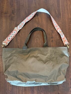 Canvelle Weekender - Olive Green with Pink Patterned Strap